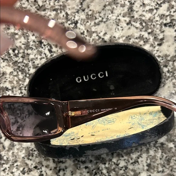Authentic vintage Y2K Gucci Women's Sunglasses in Rich Brown - Picture 4 of 9